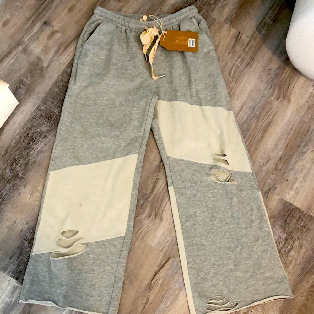 NWT Listiele distressed sweats size medium